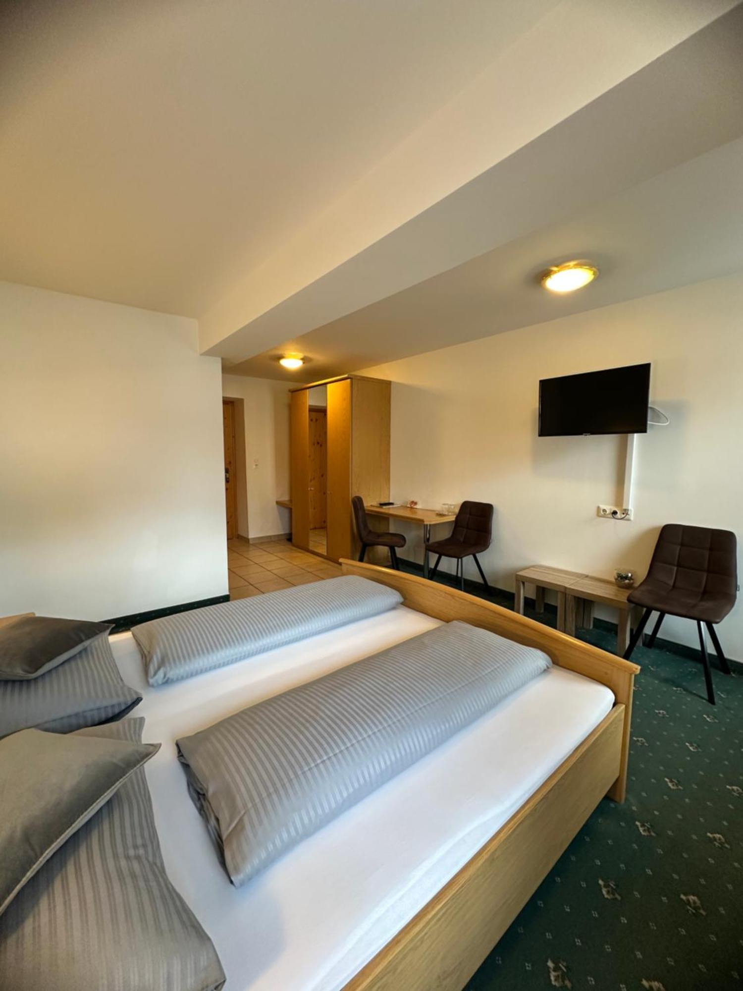 샤르니츠 Goldener Adler B&B 외부 사진